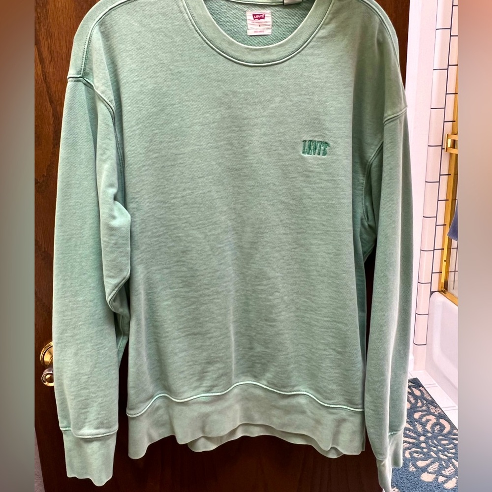 Levi’s sweatshirt